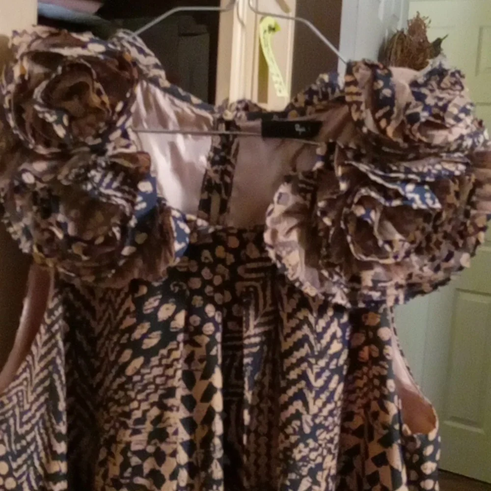 Dress - Picture 2 of 4